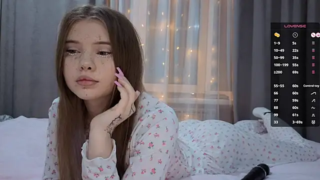 CarolinePepper online show from 12-22-25, 01:41