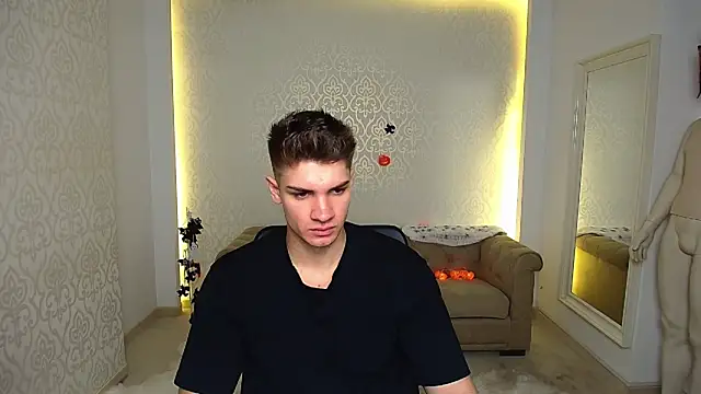 MaxKaiden online show from 10-20-25, 05:08