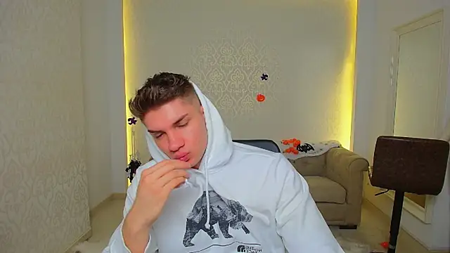 MaxKaiden online show from 10-27-25, 05:55