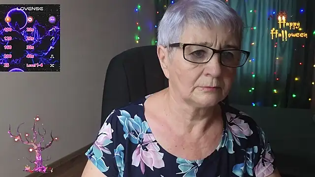 Snapshot of Sandra_Snowflake chatting on 10-28-25, 07:56 Sandra Snowflake online show from 10-28-25, 07:56