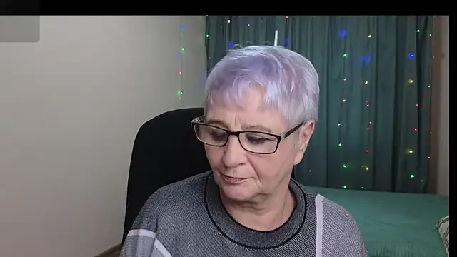 Snapshot of Sandra_Snowflake chatting on 11-05-25, 11:32 Sandra Snowflake online show from 11-05-25, 11:32