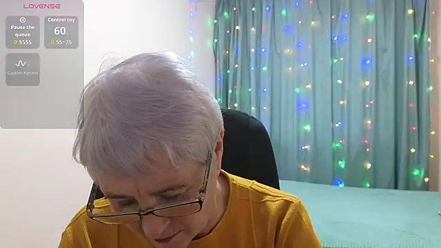 Snapshot of Sandra_Snowflake chatting on 11-13-25, 11:53 Sandra Snowflake online show from 11-13-25, 11:53