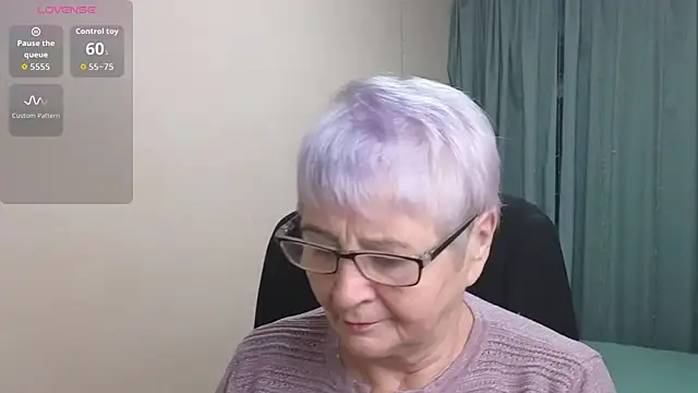 Snapshot of Sandra_Snowflake chatting on 11-17-25, 03:45 Sandra Snowflake online show from 11-17-25, 03:45