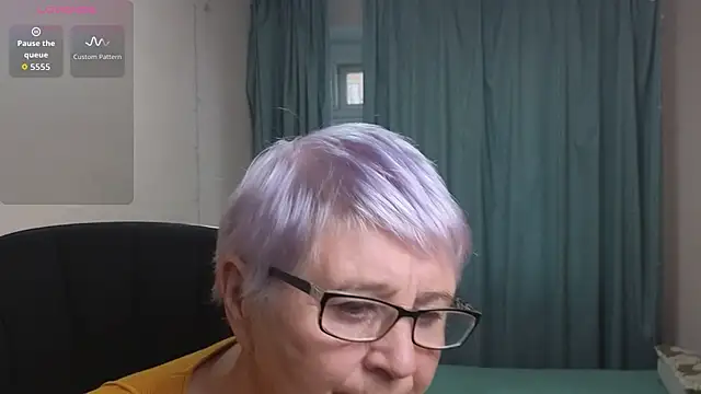 Snapshot of Sandra_Snowflake chatting on 11-18-25, 12:20 Sandra Snowflake online show from 11-18-25, 12:20