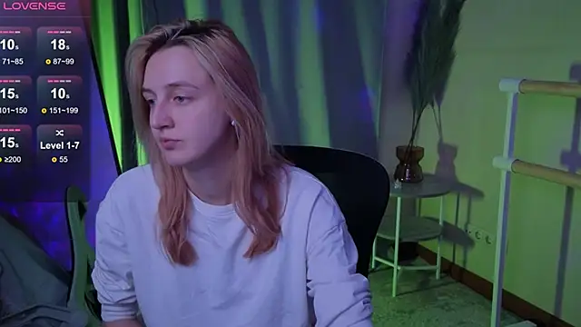 Snapshot of aishiro chatting on 11-28-25, 09:12 aishiro online show from 11-28-25, 09:12