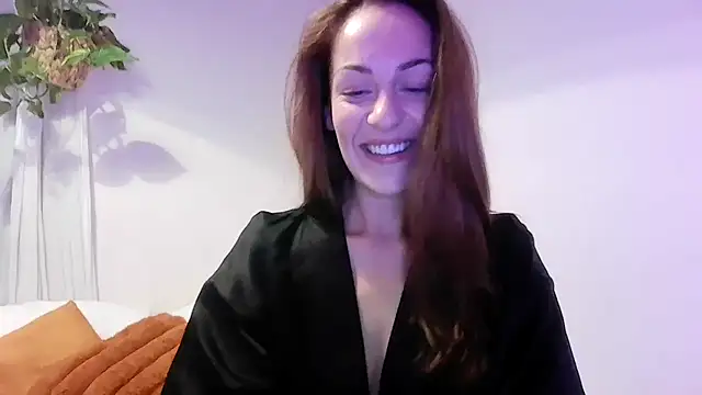 Snapshot of Edenfox- chatting on 11-23-25, 08:19 Edenfox- online show from 11-23-25, 08:19