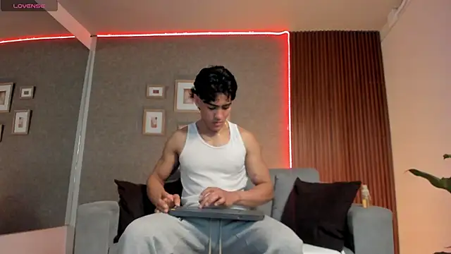 Taylercross online show from 02-17-25, 07:31