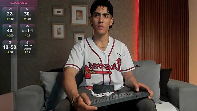 Taylercross online show from 02-18-25, 07:41