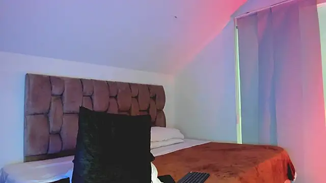 Taylercross online show from 02-20-25, 10:04