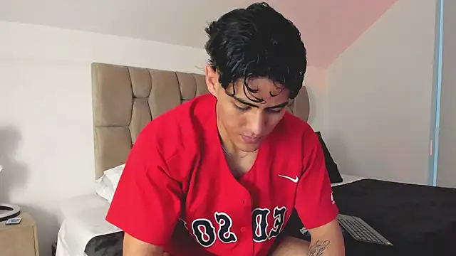 Taylercross online show from 03-06-25, 06:05