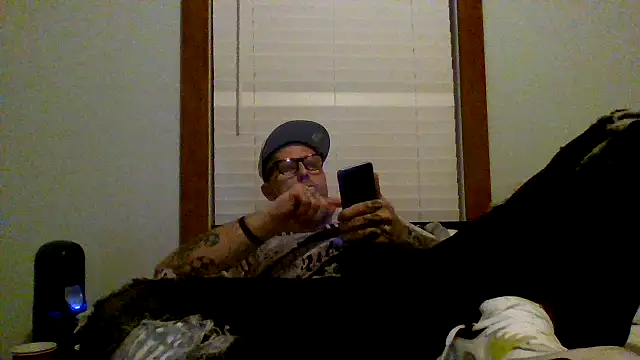 Snapshot of mickeyg420 chatting on 03-23-25, 01:42 mickeyg420 online show from 03-23-25, 01:42