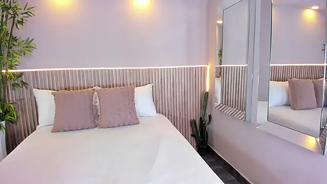 Snapshot of GeorginaReyes chatting on 01-14-26, 10:47 GeorginaReyes online show from 01-14-26, 10:47