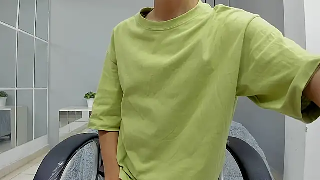 Snapshot of Johann_sex chatting on 09-18-25, 04:42 Johann sex online show from 09-18-25, 04:42