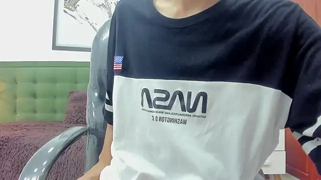 Snapshot of Johann_sex chatting on 10-11-25, 05:33 Johann sex online show from 10-11-25, 05:33