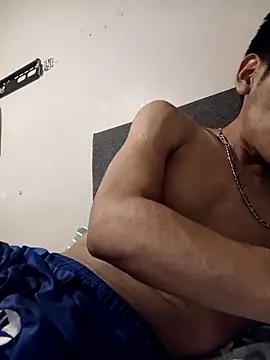 Snapshot of LeonRoots chatting on 12-19-25, 12:06 LeonRoots online show from 12-19-25, 12:06