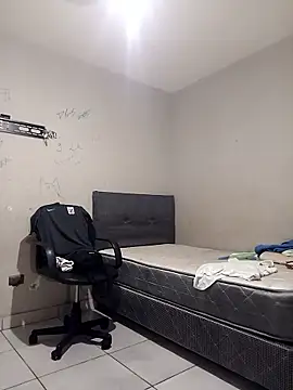 Snapshot of LeonRoots chatting on 01-11-26, 10:26 LeonRoots online show from 01-11-26, 10:26