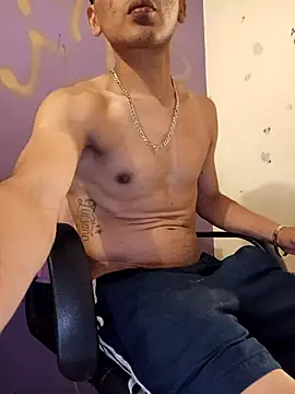 Snapshot of LeonRoots chatting on 02-18-26, 07:48 LeonRoots online show from 02-18-26, 07:48