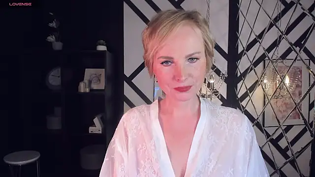 Snapshot of Sandra_Kind chatting on 02-20-25, 08:06 Sandra Kind online show from 02-20-25, 08:06