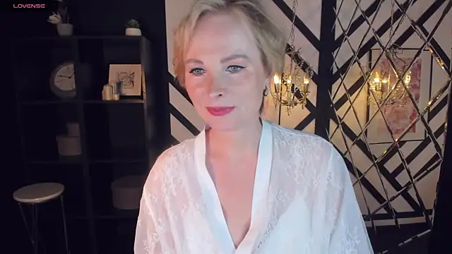 Snapshot of Sandra_Kind chatting on 02-21-25, 08:40 Sandra Kind online show from 02-21-25, 08:40
