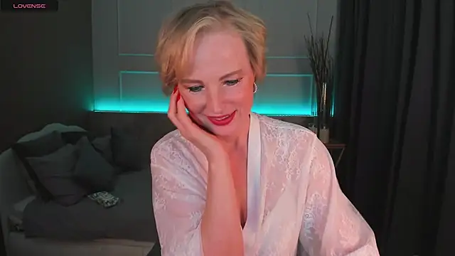 Snapshot of Sandra_Kind chatting on 02-25-25, 11:41 Sandra Kind online show from 02-25-25, 11:41