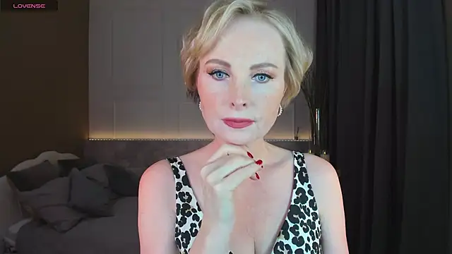 Snapshot of Sandra_Kind chatting on 02-26-25, 05:31 Sandra Kind online show from 02-26-25, 05:31