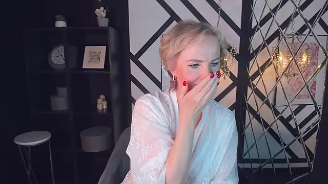 Snapshot of Sandra_Kind chatting on 03-15-25, 05:52 Sandra Kind online show from 03-15-25, 05:52