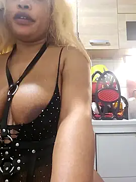 Snapshot of Louna45dv chatting on 02-16-25, 11:37 Louna45dv online show from 02-16-25, 11:37