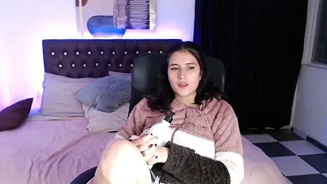 amy royale online show from 03-18-25, 08:36