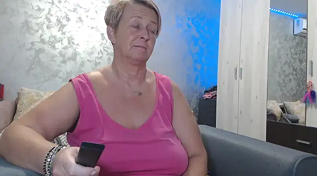 RosesandLillies online show from 12-24-24, 06:39