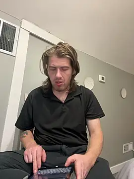 Snapshot of Explosive_andyy chatting on 11-24-25, 08:36 Explosive andyy online show from 11-24-25, 08:36