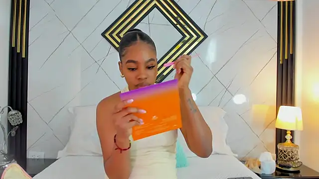 EmilyDiaaz online show from 10-09-25, 12:14