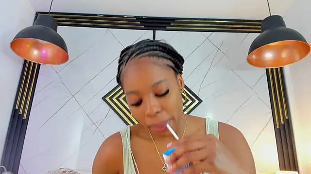 EmilyDiaaz online show from 10-17-25, 12:19