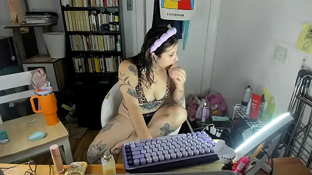 Rosiee69  online show from 10-11-25, 06:28