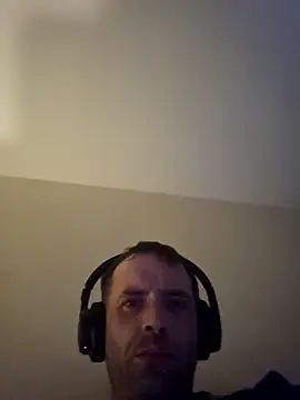 Snapshot of Nidge251 chatting on 09-18-25, 05:20 Nidge251 online show from 09-18-25, 05:20
