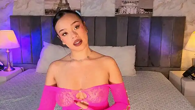 LiaHilton2 online show from 11-18-25, 02:32