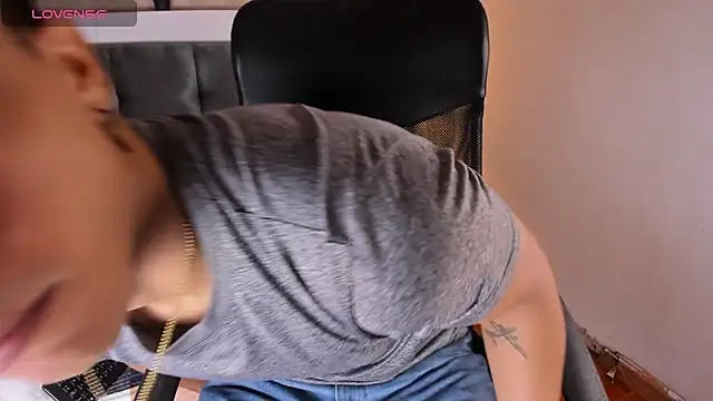 Snapshot of Allex_Cano chatting on 02-23-25, 01:10 Allex Cano online show from 02-23-25, 01:10