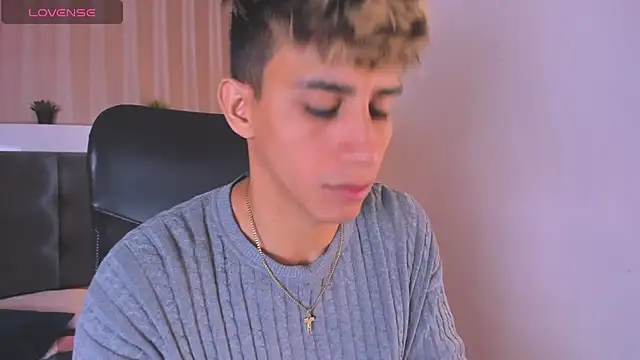 Snapshot of Allex_Cano chatting on 02-25-25, 12:24 Allex Cano online show from 02-25-25, 12:24