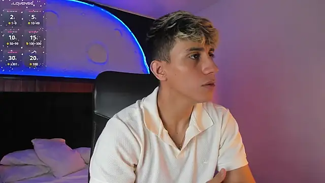 Snapshot of Allex_Cano chatting on 02-28-25, 12:31 Allex Cano online show from 02-28-25, 12:31