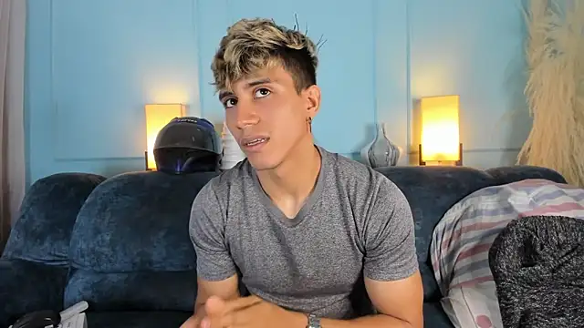 Snapshot of Allex_Cano chatting on 03-04-25, 09:51 Allex Cano online show from 03-04-25, 09:51