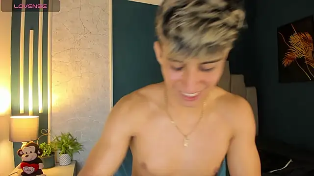 Snapshot of Allex_Cano chatting on 03-08-25, 06:32 Allex Cano online show from 03-08-25, 06:32