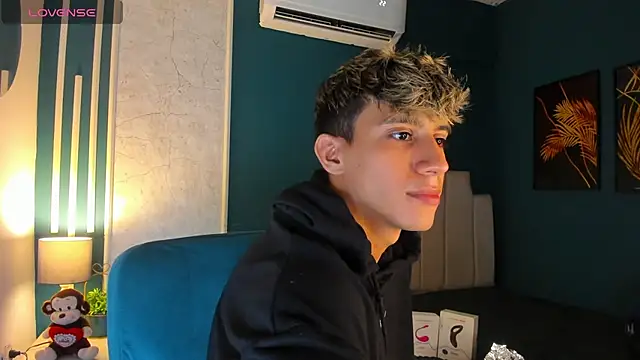 Snapshot of Allex_Cano chatting on 03-10-25, 03:45 Allex Cano online show from 03-10-25, 03:45