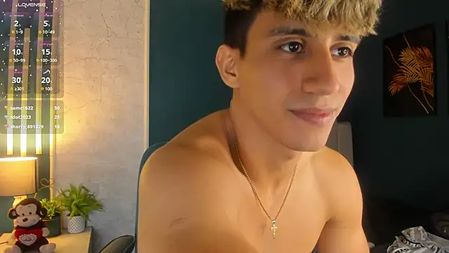 Snapshot of Allex_Cano chatting on 03-11-25, 06:32 Allex Cano online show from 03-11-25, 06:32