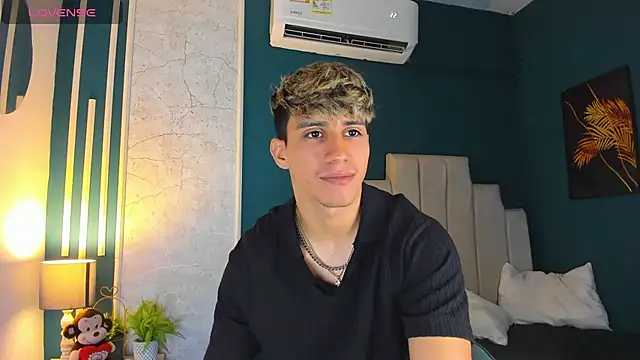 Snapshot of Allex_Cano chatting on 03-14-25, 03:26 Allex Cano online show from 03-14-25, 03:26