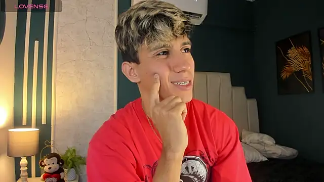 Snapshot of Allex_Cano chatting on 03-19-25, 11:50 Allex Cano online show from 03-19-25, 11:50