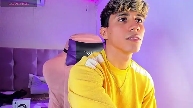 Snapshot of Allex_Cano chatting on 03-20-25, 06:20 Allex Cano online show from 03-20-25, 06:20