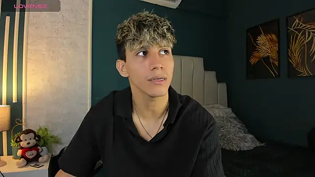 Snapshot of Allex_Cano chatting on 03-21-25, 11:55 Allex Cano online show from 03-21-25, 11:55