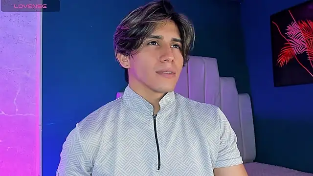 Snapshot of Allex_Cano chatting on 10-10-25, 03:38 Allex Cano online show from 10-10-25, 03:38