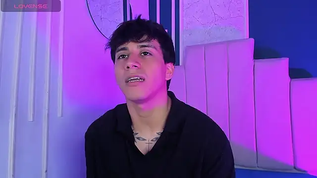 Snapshot of Allex_Cano chatting on 11-12-25, 03:40 Allex Cano online show from 11-12-25, 03:40