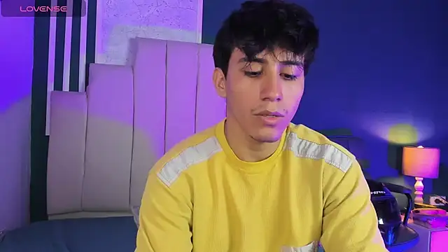 Snapshot of Allex_Cano chatting on 11-17-25, 11:16 Allex Cano online show from 11-17-25, 11:16