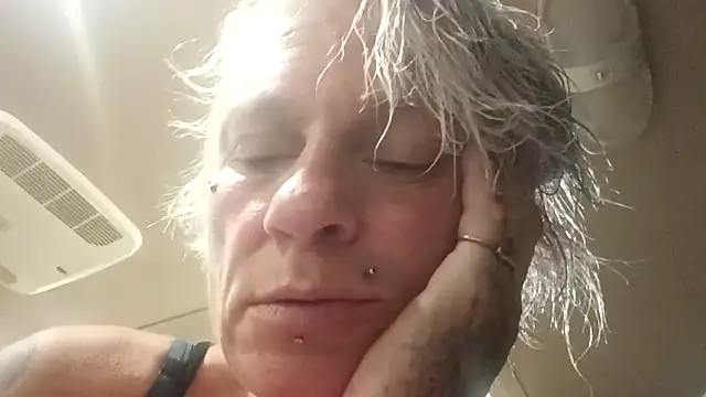 MfMwTrinity online show from 11-20-25, 03:18